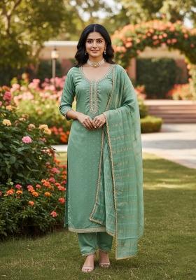Green Embroidered Chanderi Kurta Set