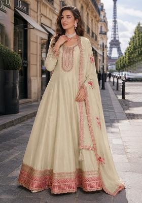 Cream Embroidered Silk Blend Kurta With Dupatta