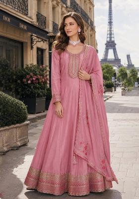 Pink Embroidered Silk Blend Kurta With Dupatta