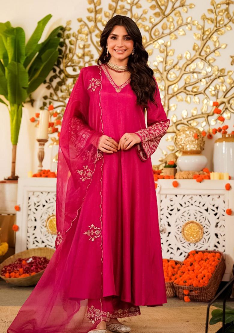 Green Embroidery Georgette Kurta Set - Indya