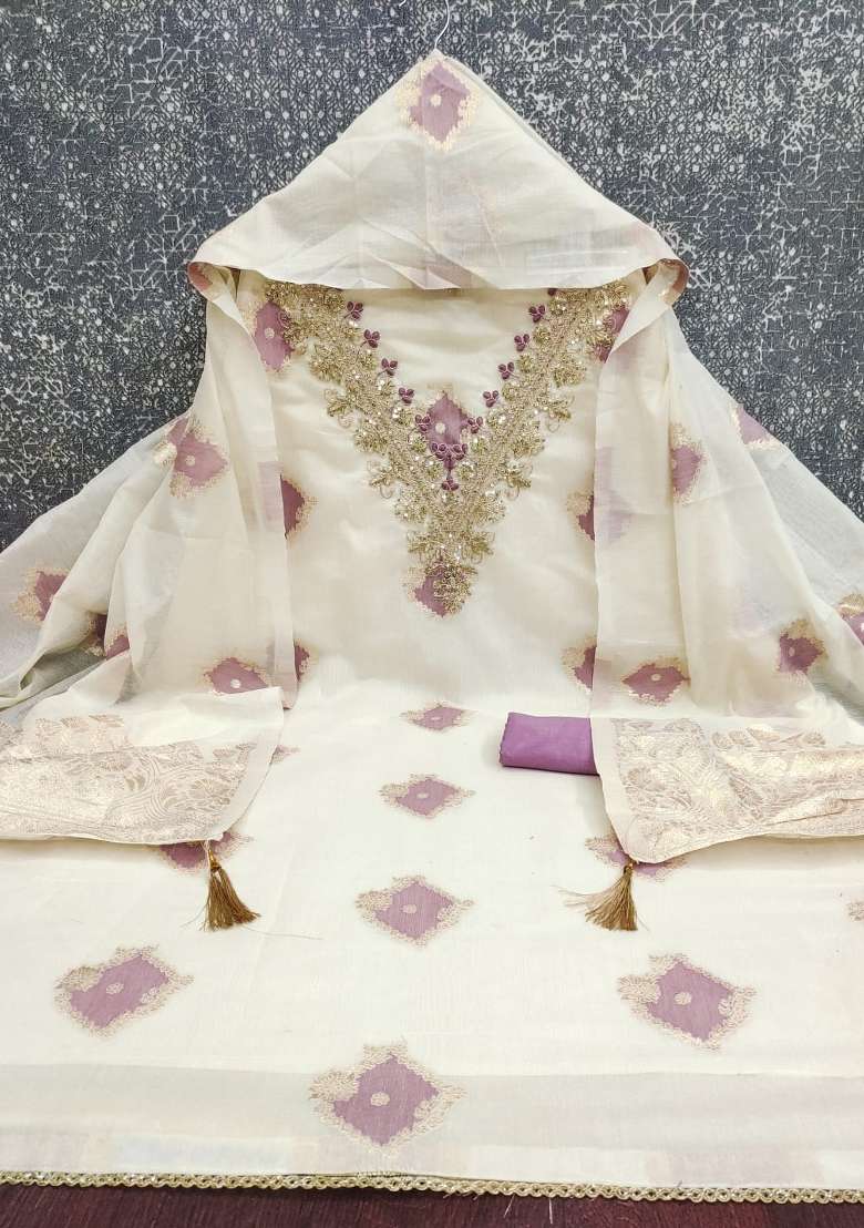 Off White Embroidered Chanderi&nbsp; Kurta Set - Indya