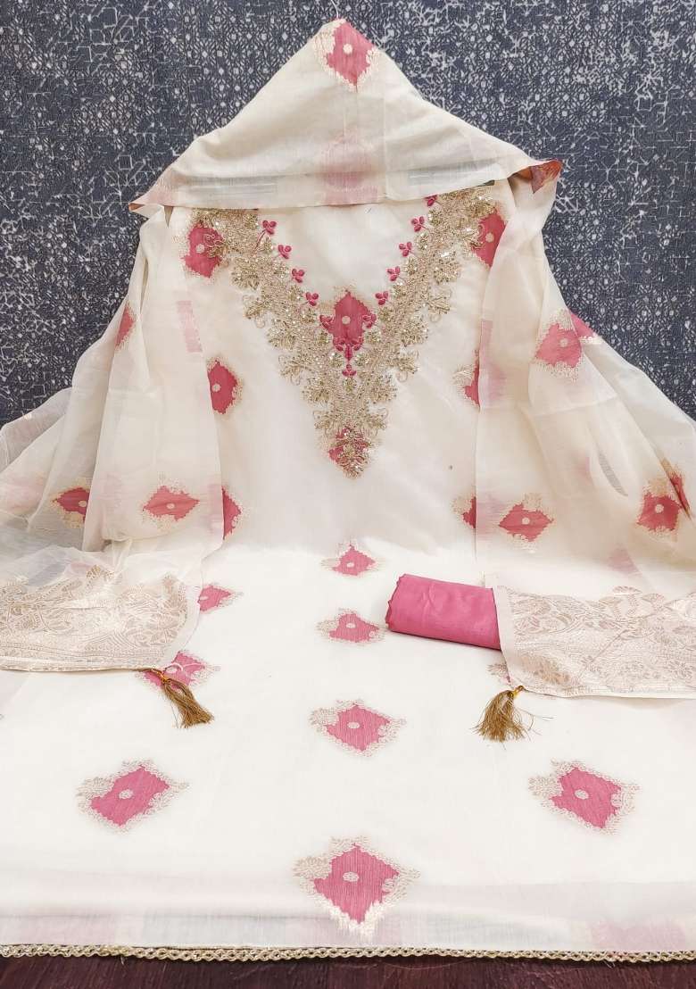 Off White Embroidered Chanderi&nbsp; Kurta Set - Indya