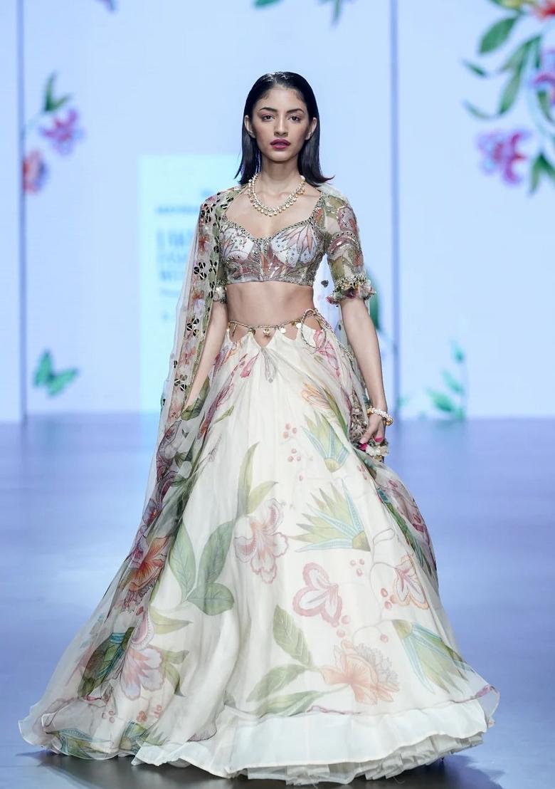 Cream embroidered Viscose Lehenga Set With Dupatta