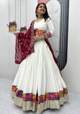 White Embroidered Blended Lehenga Set With Dupatta