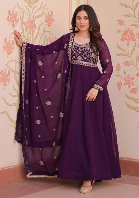 Wine Embroidered Faux Blooming Gwon Set