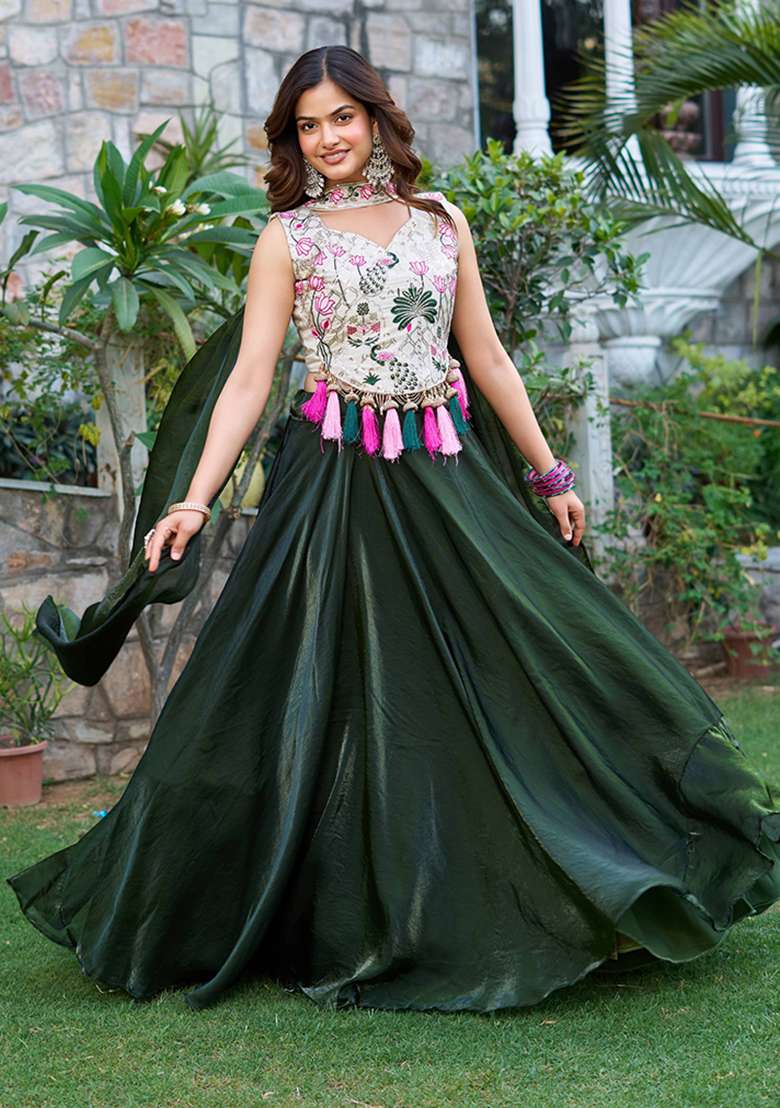 Green Embroidery Silk Blend Chaniya Choli Set For Navratri And Garba for Diwali and Festive Wear - Indya
