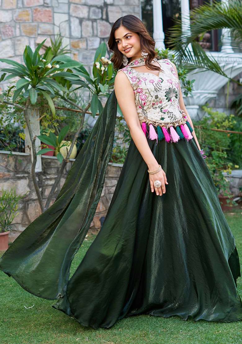 Green Embroidery Silk Blend Chaniya Choli Set For Navratri And Garba for Diwali and Festive Wear - Indya
