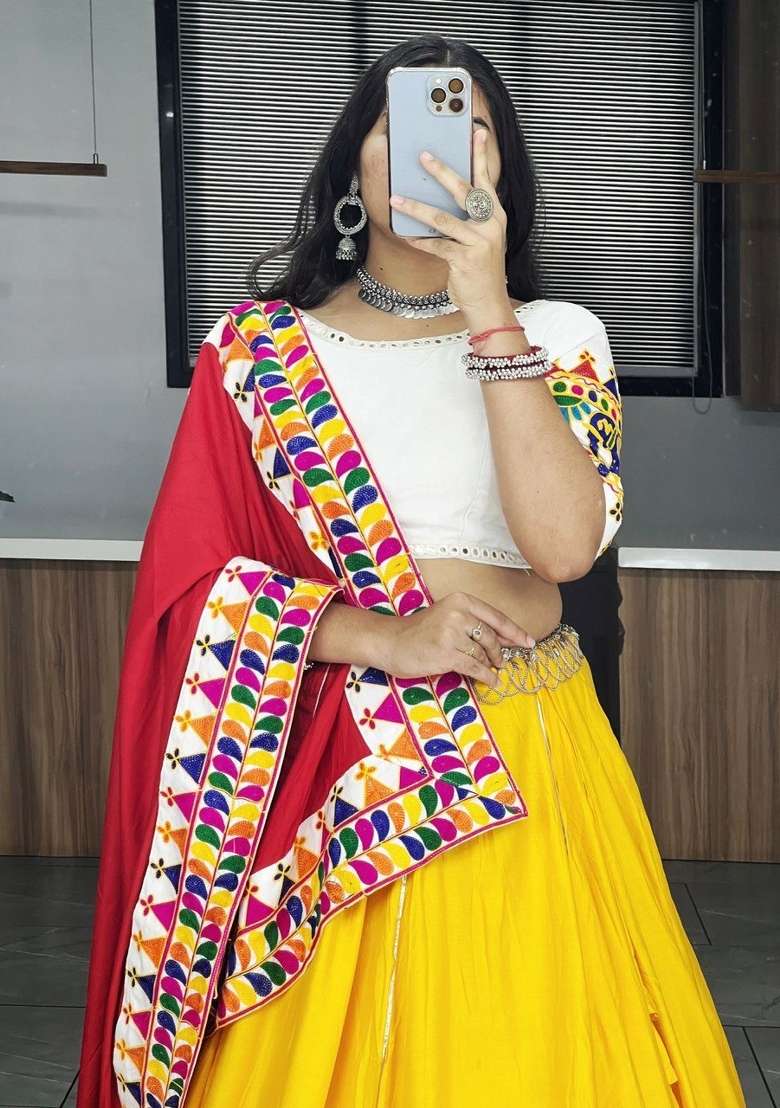 Yellow And White Gamthi Work Cotton Chaniya Choli Set For Navratri And Garba - Indya