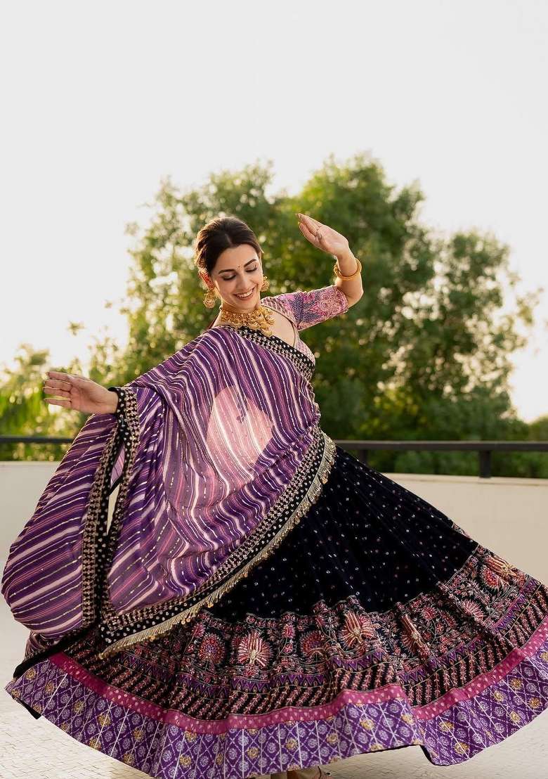Lavender Mirror Work Silk Chaniya Choli Set For Navratri And Garba - Indya