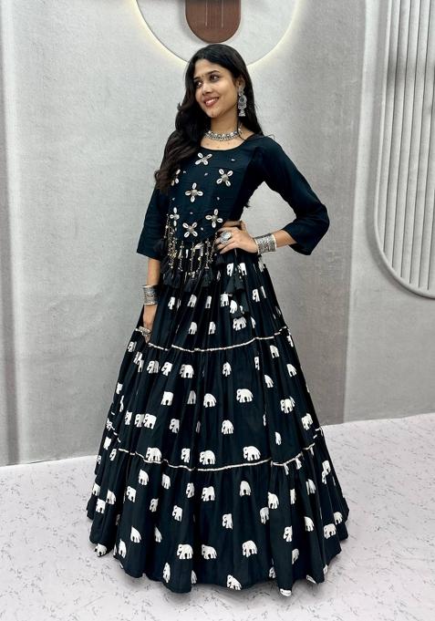 Black Handcrafted Cotton Chaniya Choli Set For Navratri And Garba