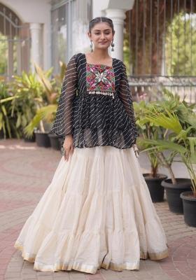 White Lehariya Cotton Chaniya Choli Set For Navratri And Garba