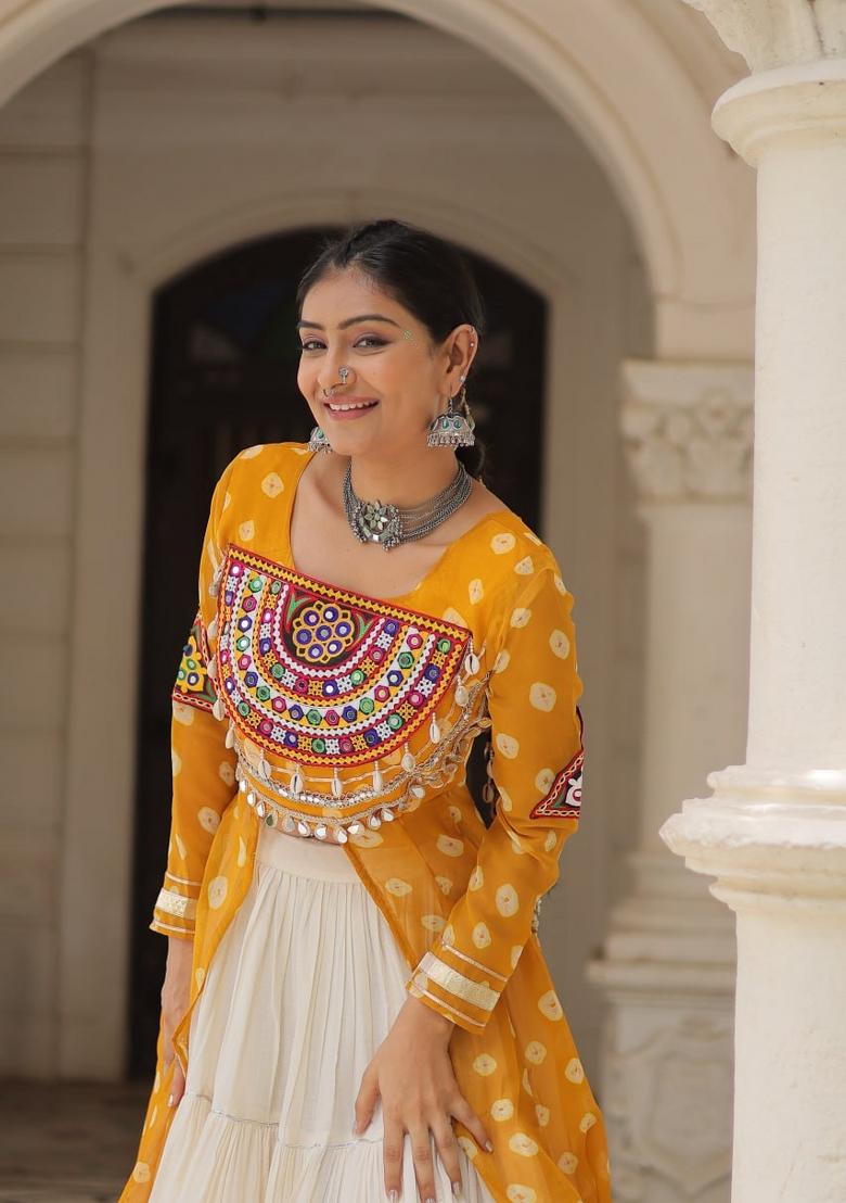 Yellow And Off White Kutchi Work Cotton Chaniya Choli Set For Navratri And Garba - Indya