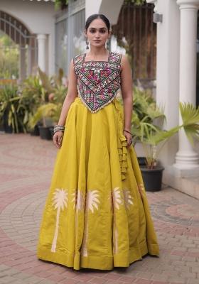 Perrot Embroidered Roman Lehenga Set