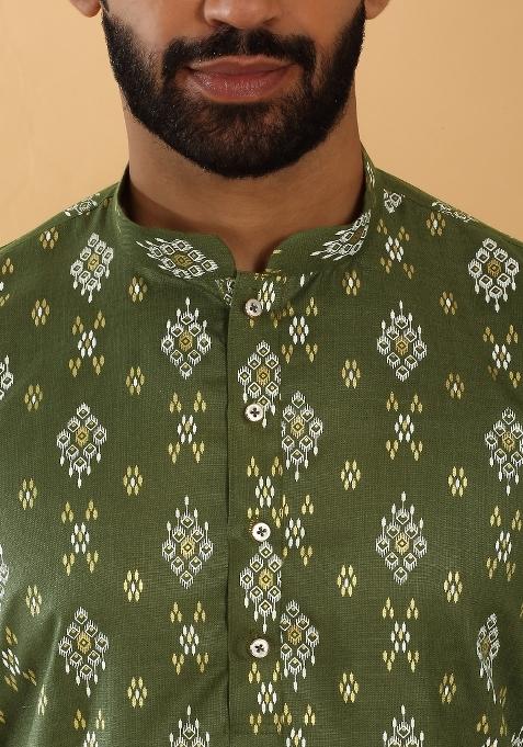 Green Geometric Cotton Blend Kurta For Men