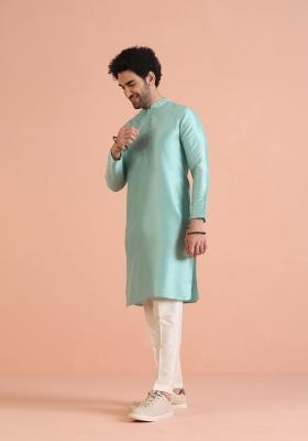 Green Solid Cotton Blend Kurta For Men