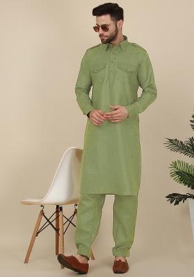 Green Solid Cotton Blend Kurta Set For Men
