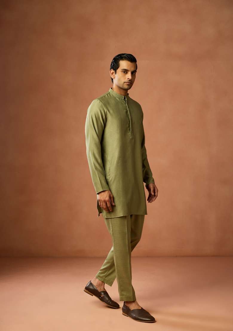 Green Solid Silk Blend Kurta Set For Men - Indya