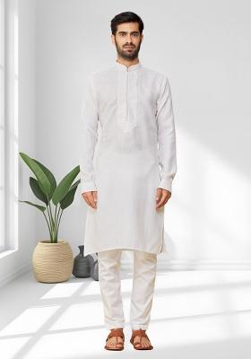 Off White Solid Cotton Kurta Set For Men
