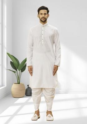 Off White Solid Cotton Kurta Set For Men