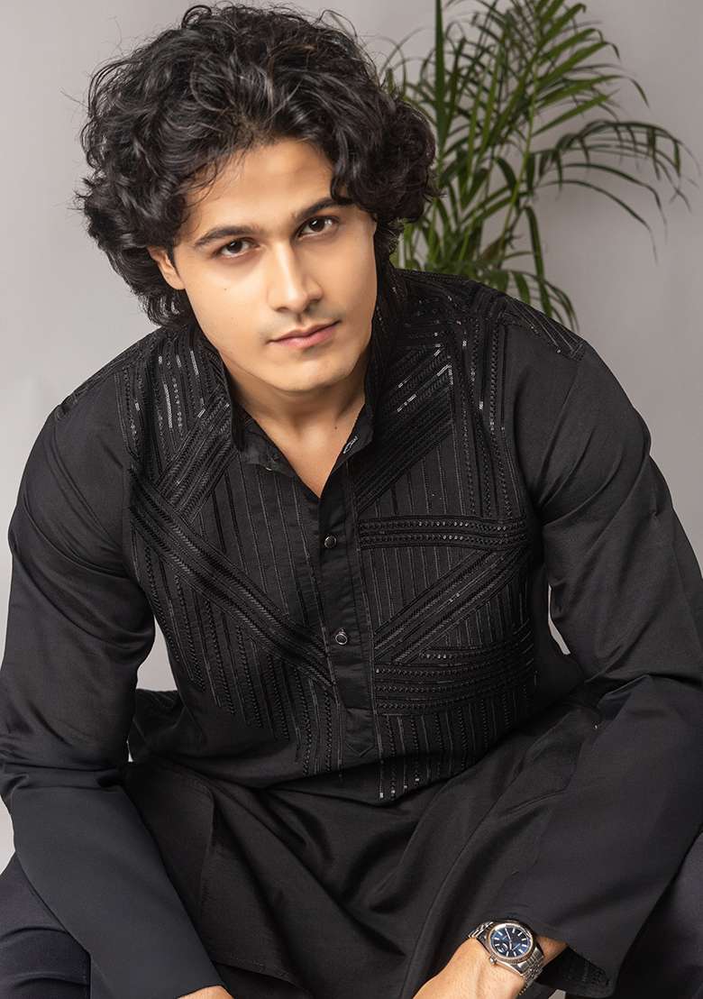 Black Embroidery Silk Kurta For Men - Indya