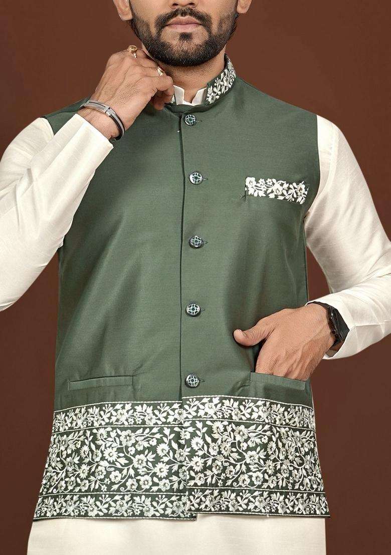 Green Embroidery Silk Blend Kurta Set For Men - Indya