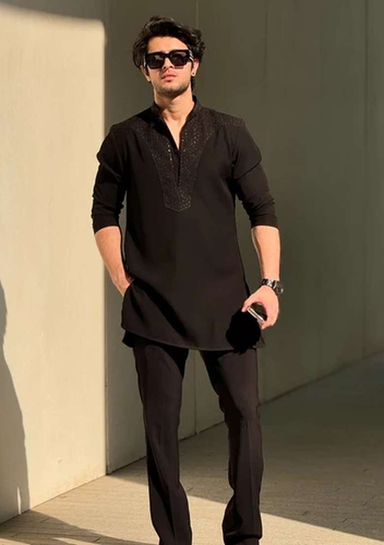 Black Embroidery Rayon Kurta Set For Men - Indya