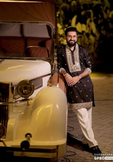 Black Embroidery Lachko Kurta For Men