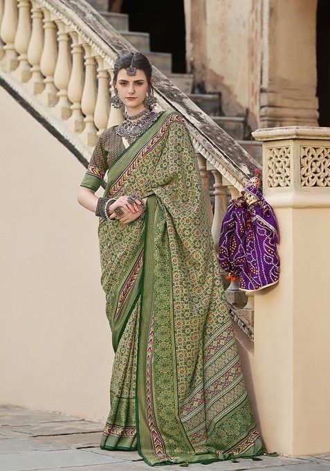 Green Printed Woven Saree Set