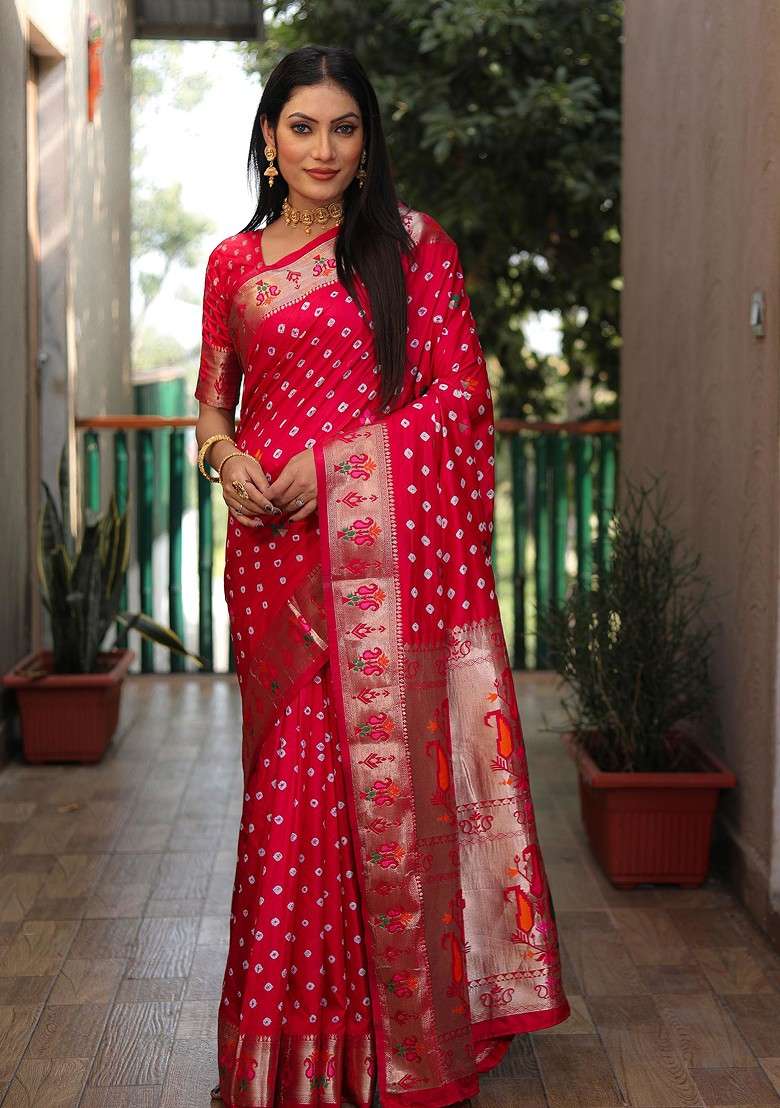 Red Printed Woven Saree Set - Indya