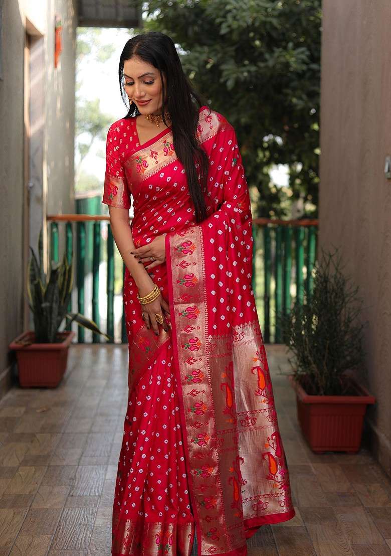 Red Printed Woven Saree Set - Indya