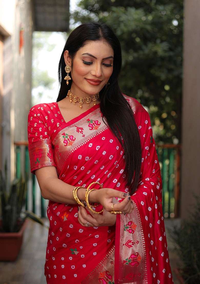 Red Printed Woven Saree Set - Indya