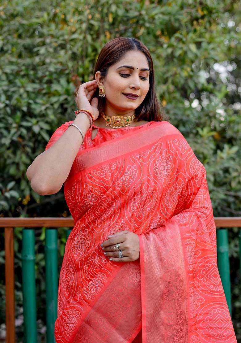 Red Printed Woven Saree Set - Indya