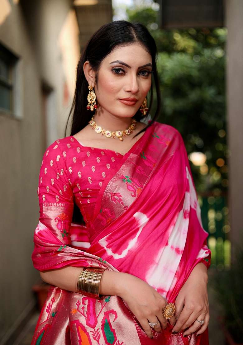 Pink Printed Woven Saree Set - Indya
