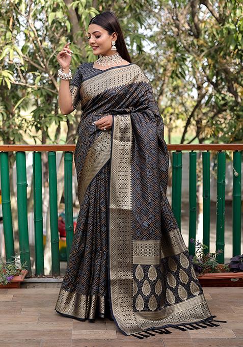 Black Bandhej Patola Woven Handloom Silk Saree Set