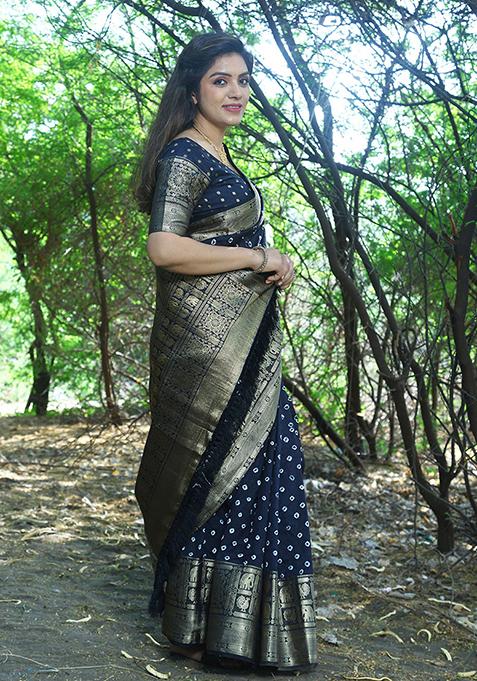 Black Zari Woven Kanjivaram Silk Saree Set