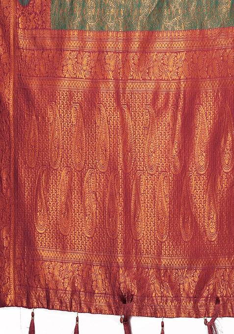 Green Ethnic Motifs Woven Zari Banarasi Saree Set