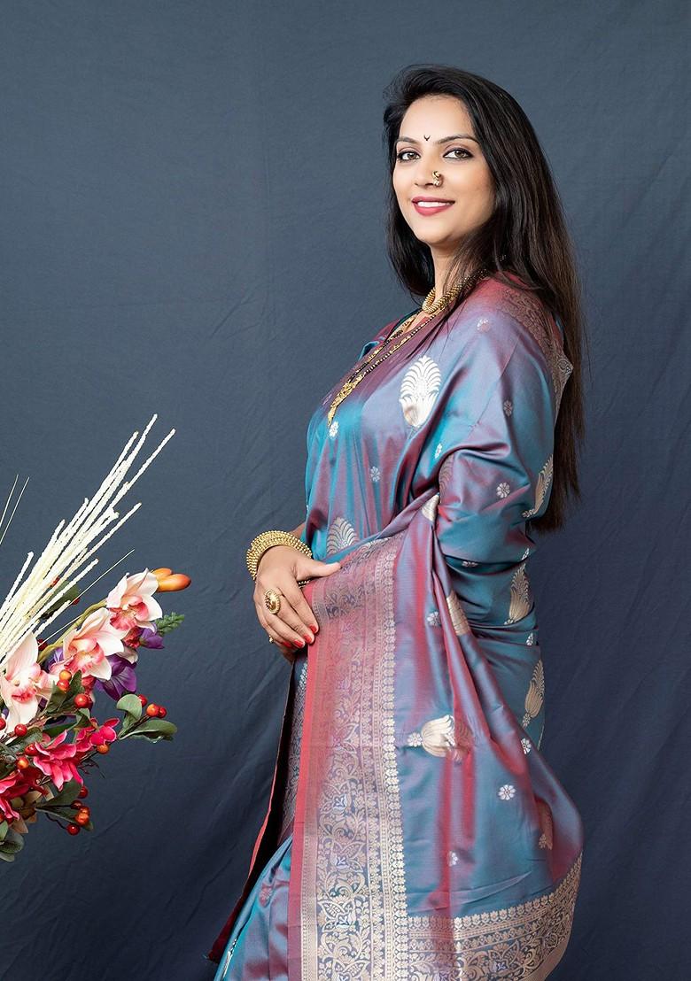 Green Floral Motif Woven Zari Pure Banarasi Silk Saree Set