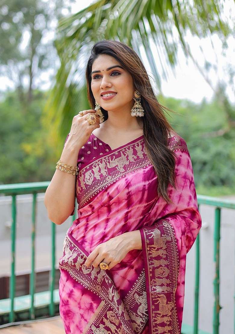 Peach Tie And Dye Bandhani Print Pure Silk Saree Set - Indya