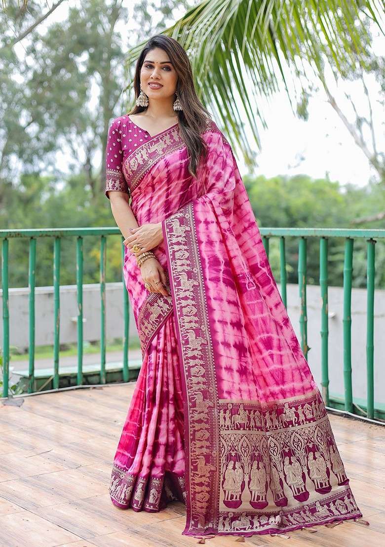 Peach Tie And Dye Bandhani Print Pure Silk Saree Set - Indya