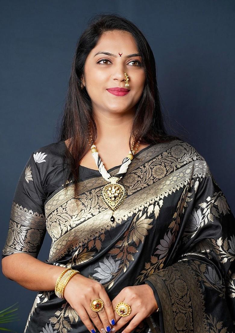 Black Floral Woven Zari Pure Banarasi Silk Saree Set