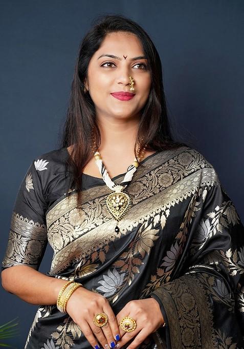 Black Floral Woven Zari Pure Banarasi Silk Saree Set