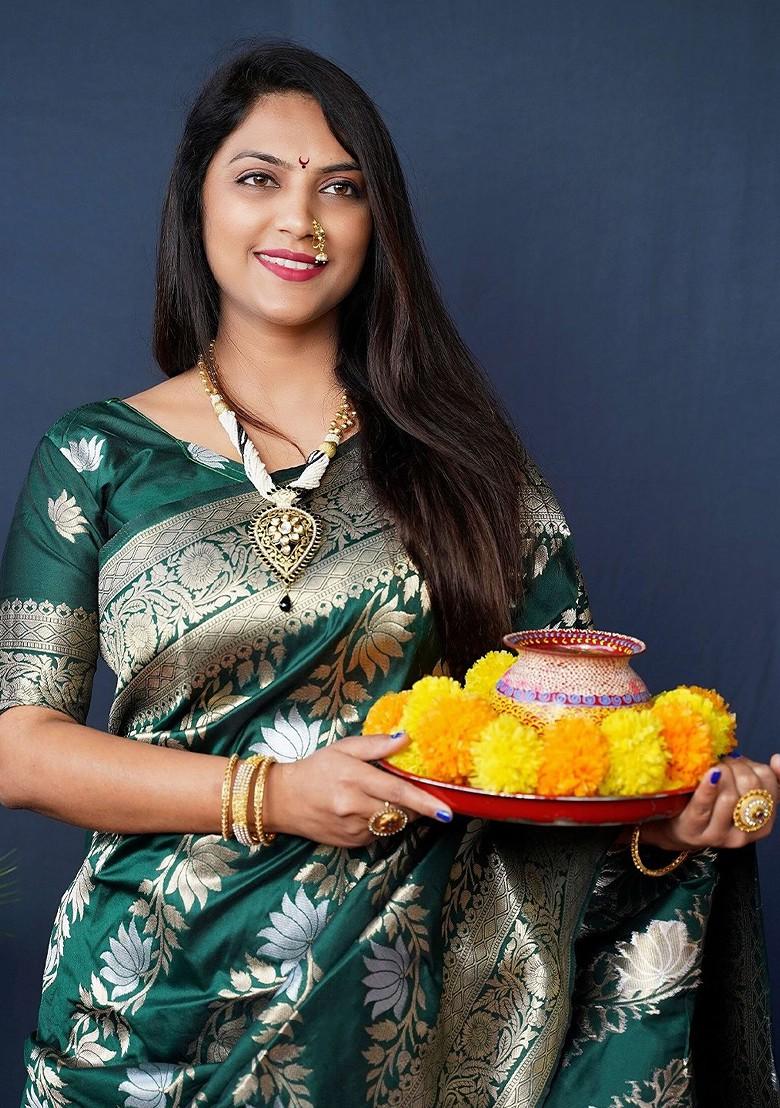 Green Floral Woven Zari Pure Banarasi Silk Saree Set