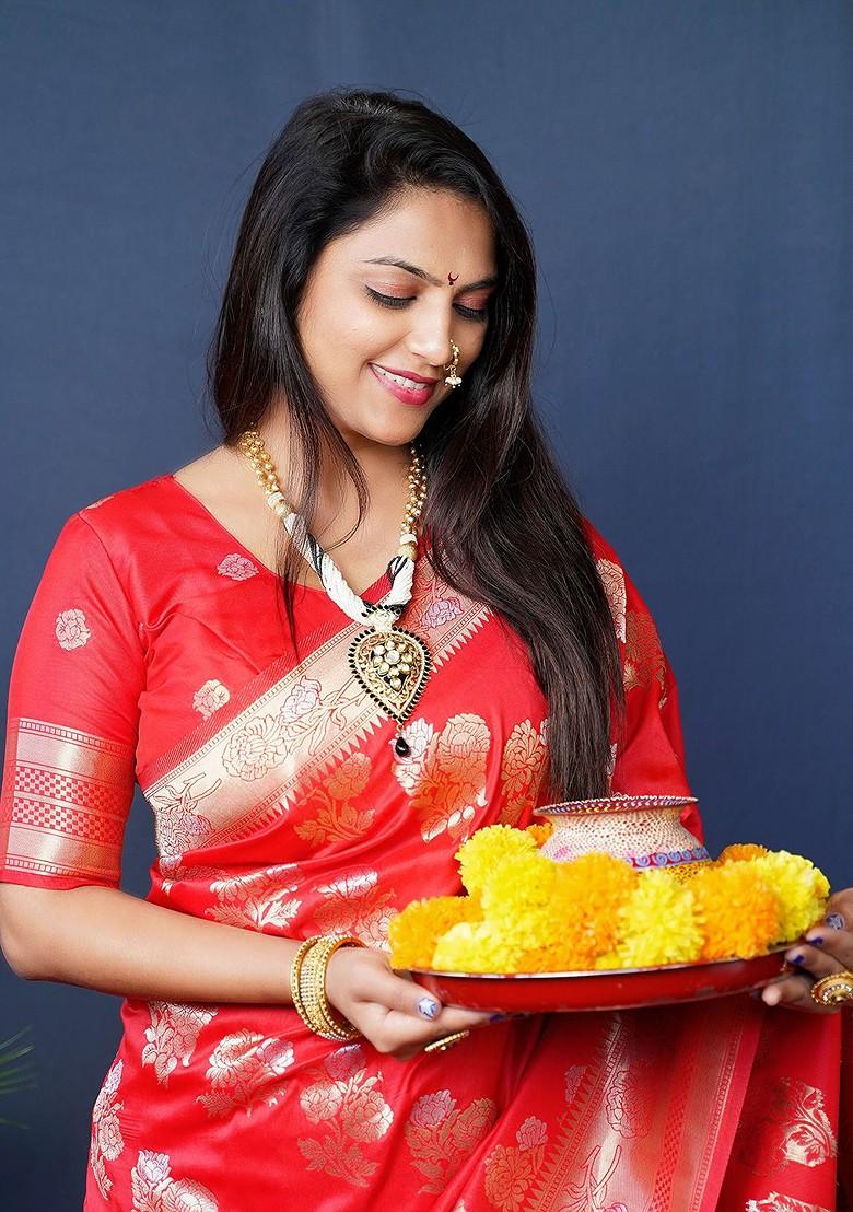 Red Floral Woven Zari Pure Banarasi Silk Saree Set