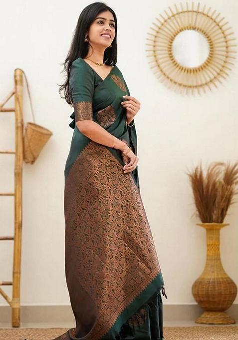 Green Jacquard Banarasi Art Silk Saree Set