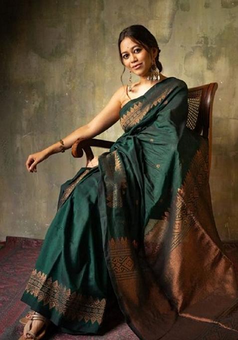 Green Jacquard Banarasi Soft Silk Saree Set