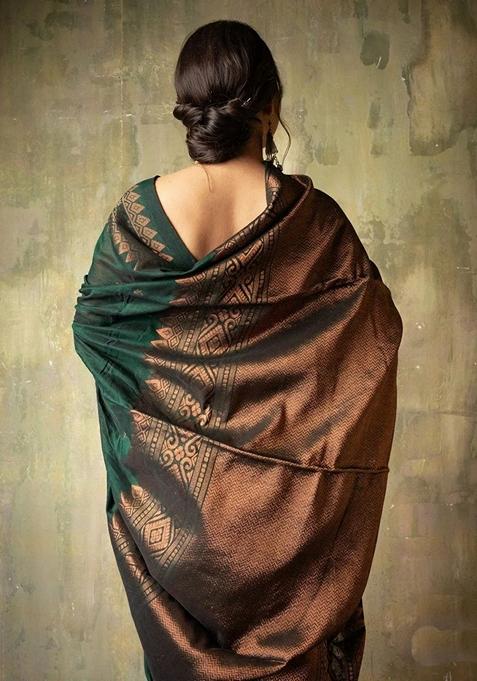 Green Jacquard Banarasi Soft Silk Saree Set