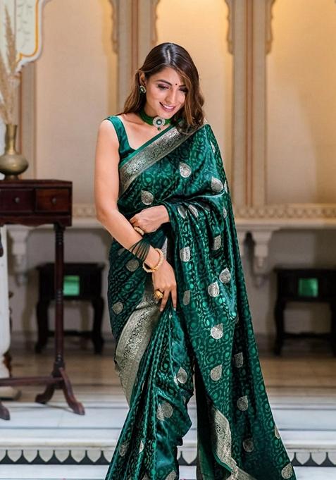 Green Jacquard Banarasi Soft Silk Saree Set