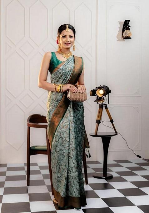 Multicolour Zari Jacquard Banarasi Soft Silk Saree Set