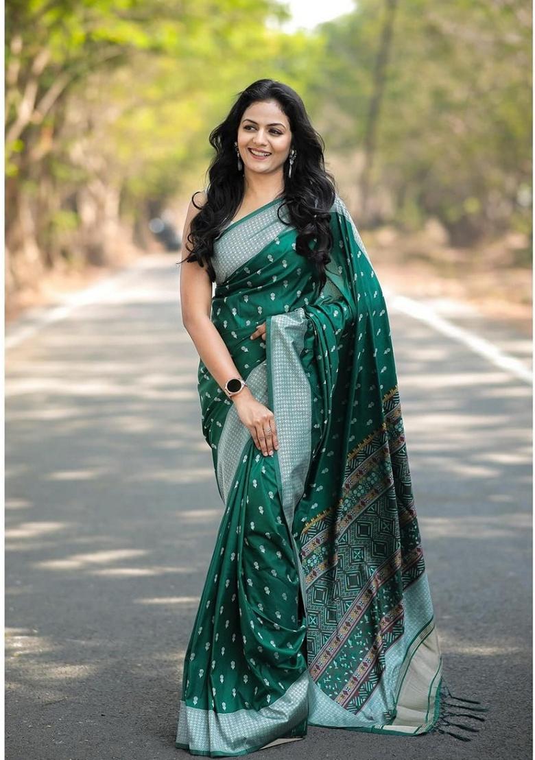 Green Zari Woven Banarasi Soft Silk Saree Set
