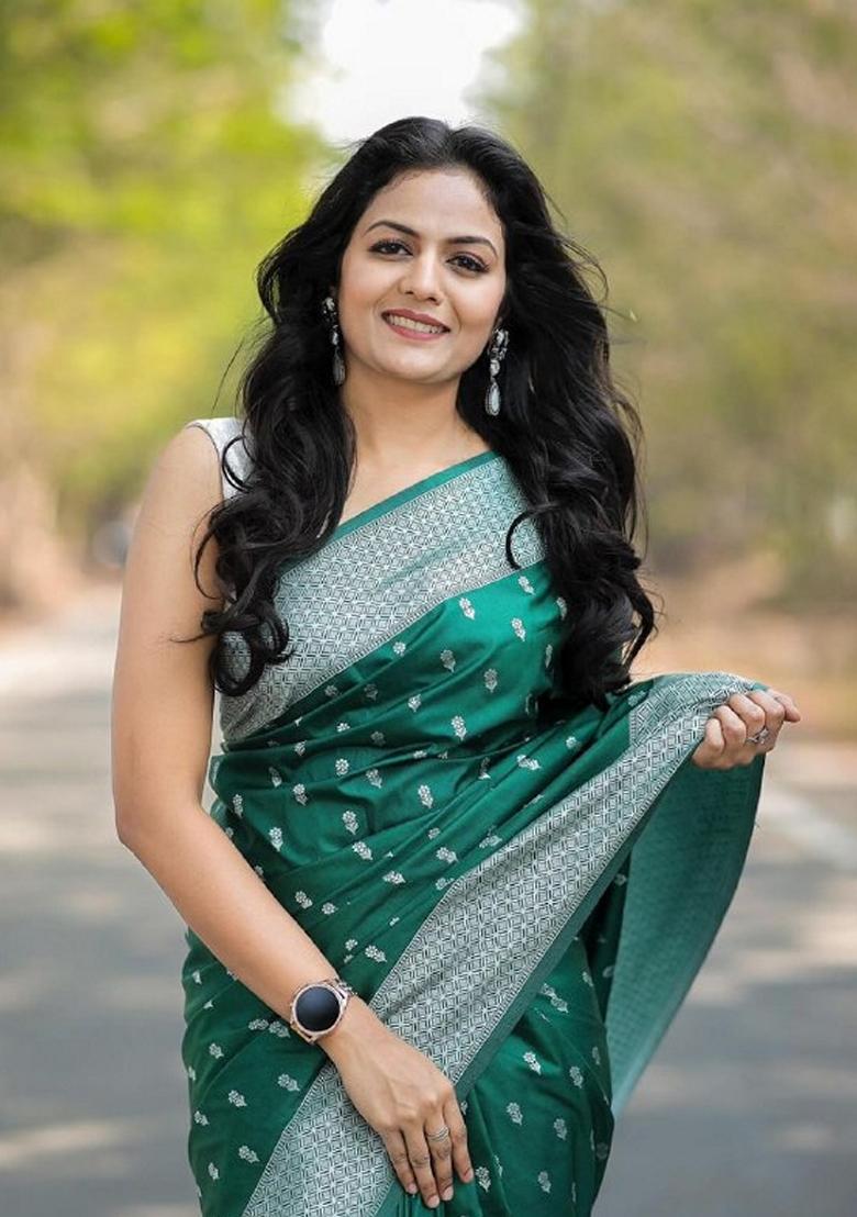 Green Zari Woven Banarasi Soft Silk Saree Set